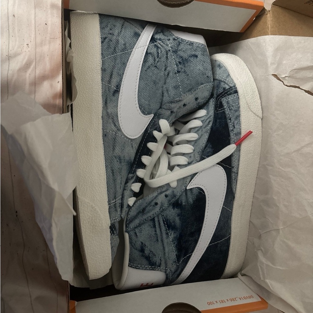 Nike Blue and White Women's Sneakers